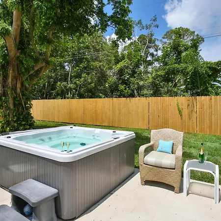 Hot Tub Retreat With Big Private Fenced Yard By Beach